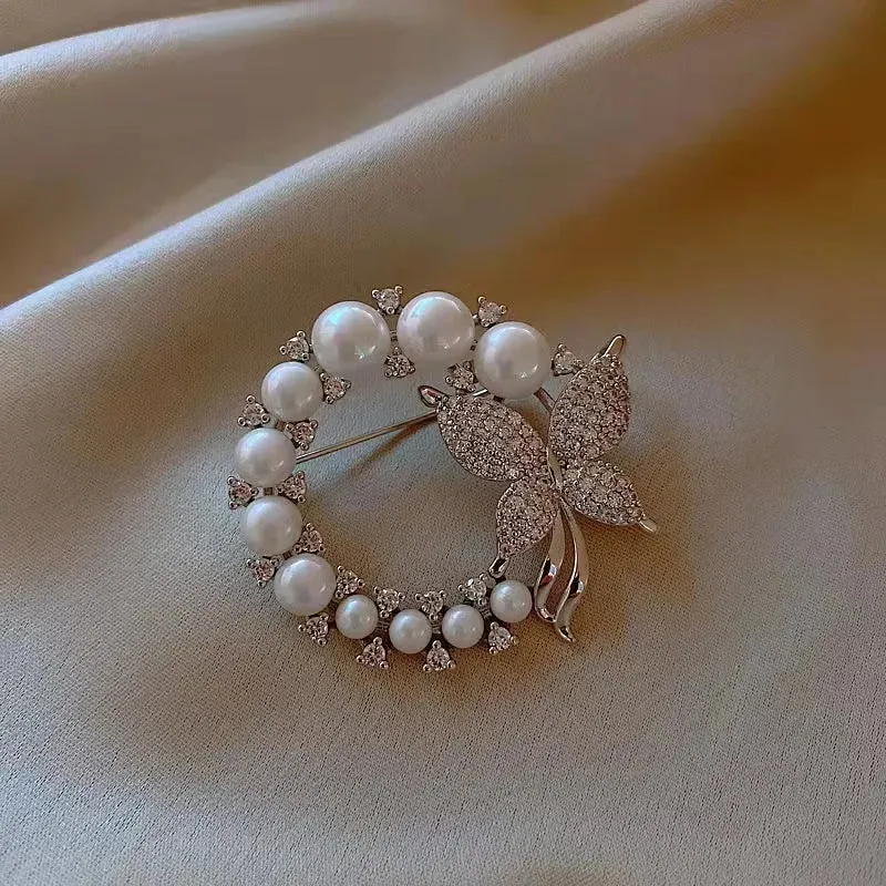 Luxury Pearl Brooches Pins Elegant Rhinestone Snowflakes Flower Accessories
