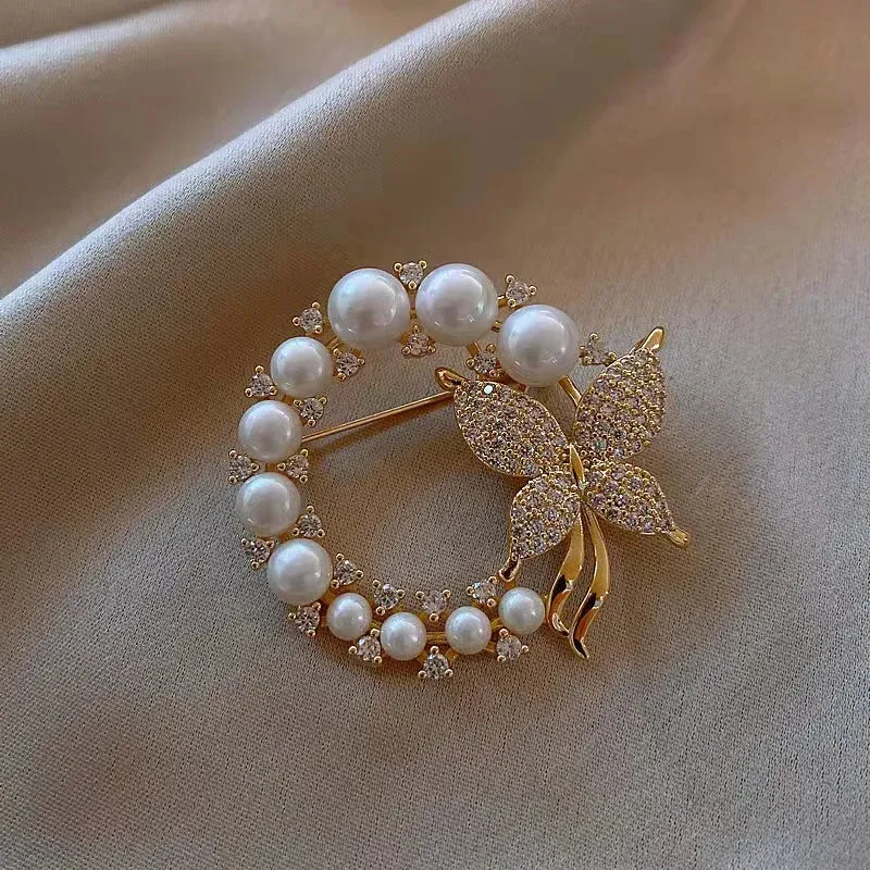 Luxury Pearl Brooches Pins Elegant Rhinestone Snowflakes Flower Accessories