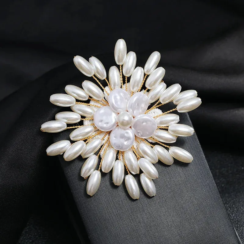 Luxury Pearl Brooches Pins Elegant Rhinestone Snowflakes Flower Accessories