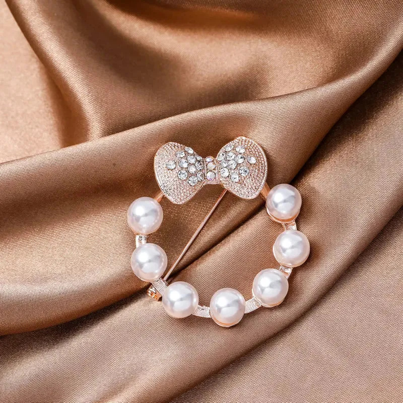 Luxury Pearl Brooches Pins Elegant Rhinestone Snowflakes Flower Accessories