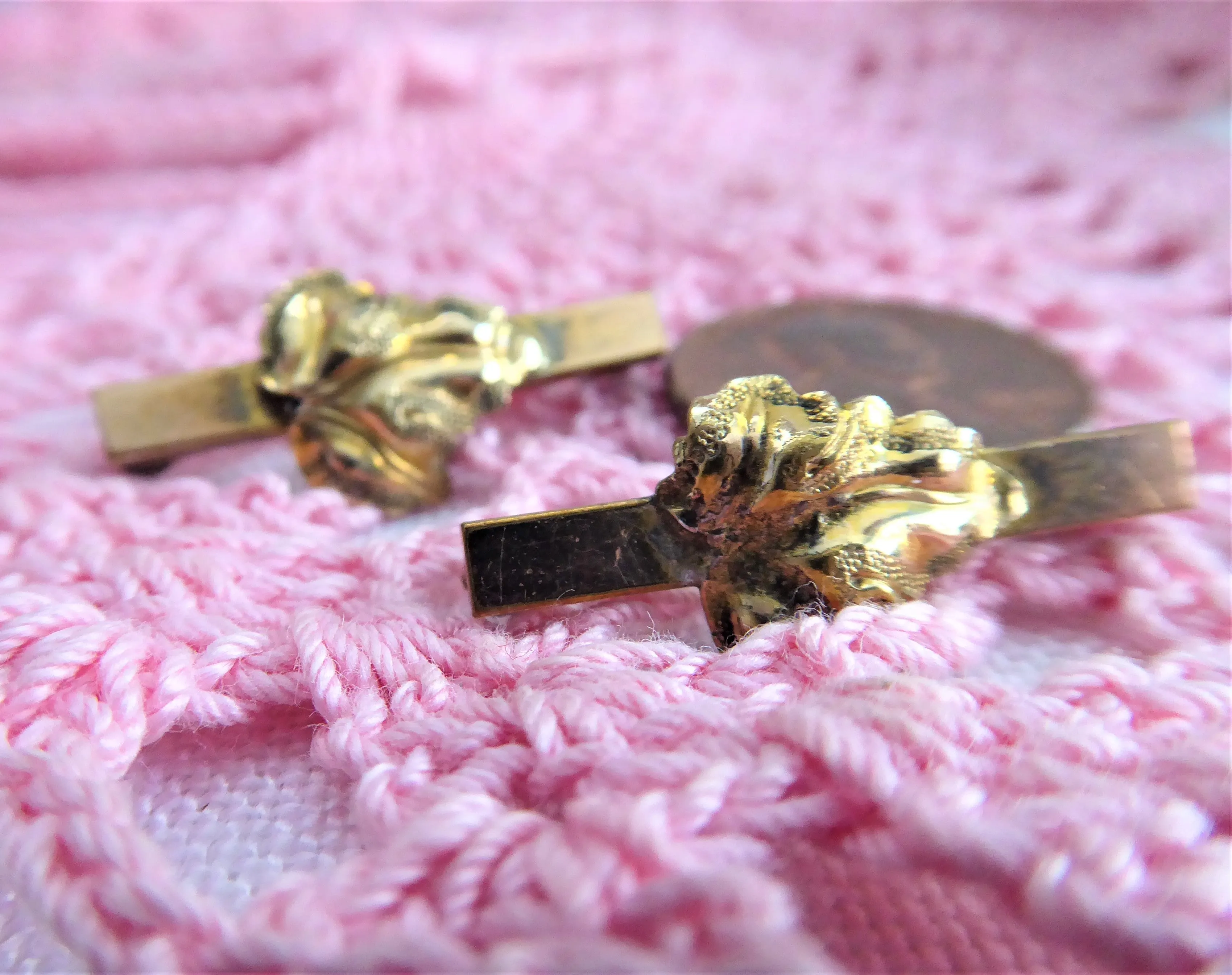 Pair of Lingerie Pins 1940-1950s Gold Plated Grape Leaves Dimensional Scatter