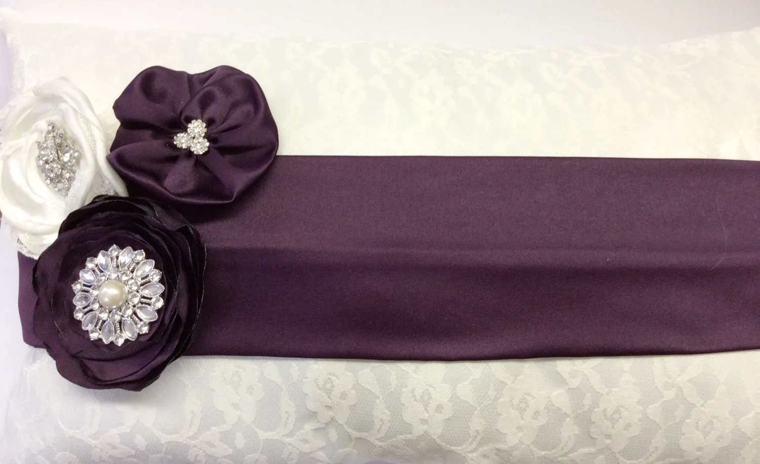 Set of 2 kneeling pillows lace wedding ring pillow//wedding pillow